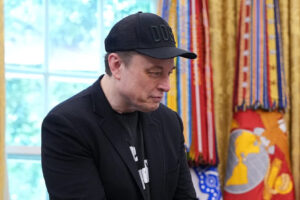 Ілон Маск наказав припинити роботу супутникового сервісу Starlink під час українського контрнаступу - Reuters