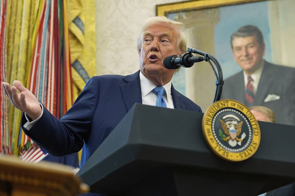 Дональд Трамп наказав розмістити атомні підводні човни "у відповідних регіонах" після погроз Дмитра Мєдвєдєва